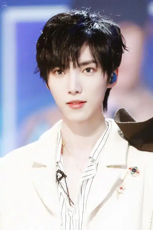 置顶赵磊超话眼神里的温柔与星光别怕让世界知道78@创造营2019-赵磊