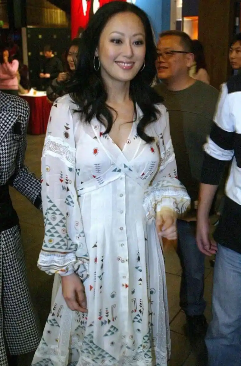 人间富贵花章小蕙穿碎花裙不显老反而很惊艳看不出快60岁