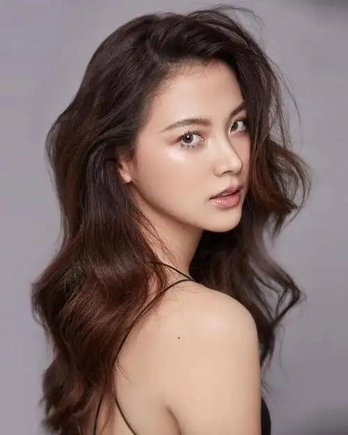 porsild为第九十一名anntonia在本次starmometer "2020年全球百大最美