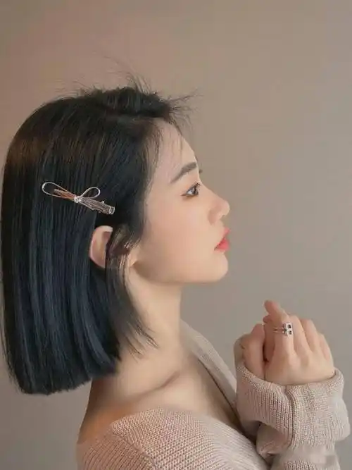 2021流行"网红性感锁骨短发"_发型