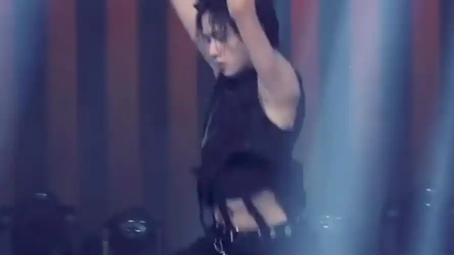 【宋亚轩&腹肌】原来宋老师的腹肌是这样的,好像rua一下呀!