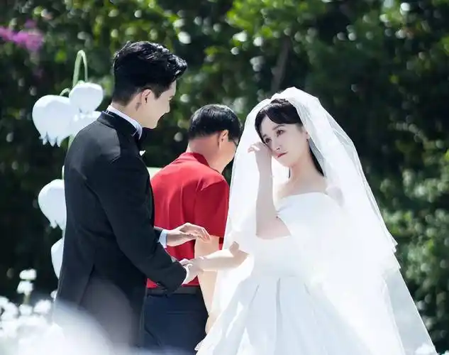 金恩圣张睿合唱好欢快,新娘台下拍照笑靥如花_柠檬_祝福_礼服