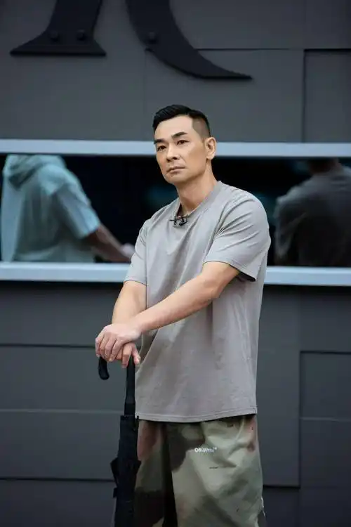 回顾赵文卓娶小8岁东北小丫婚后连生三胎如今一家其乐融融