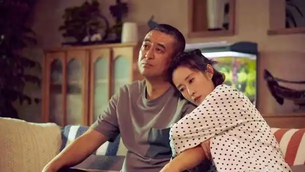 "中年叛逆"刘敏涛:一根冰激凌导致离婚,46岁带女儿活出自我