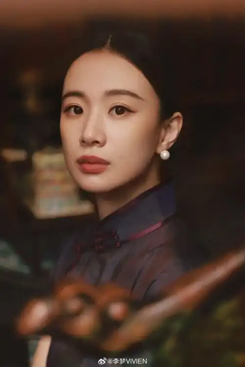 李梦的旗袍造型好美.