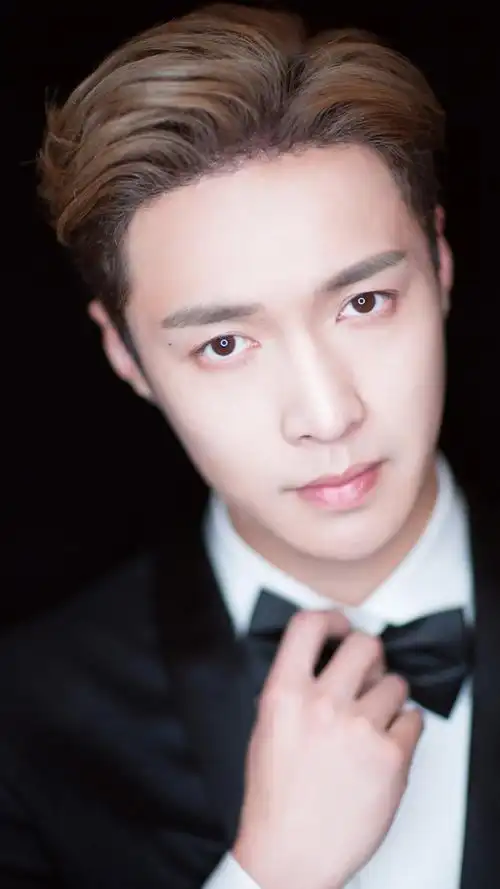 张艺兴西服图片高清手机壁纸