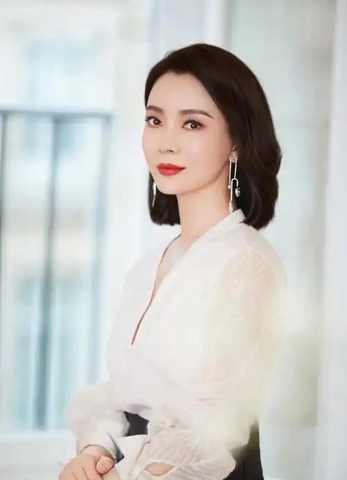 回顾演员陈数34岁嫁2婚男一生不要自己的孩子当后妈也幸福