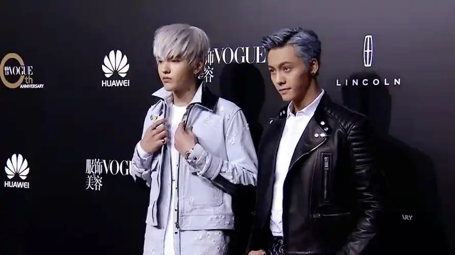 陈伟霆亮相大长腿抢镜 新歌点击量惊人