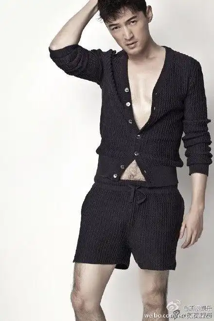 胡歌拍大尺度写真肚子上的毛多得吓人