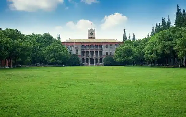 湖南大学一日游攻略,感受浓厚的文化底蕴和优美校园风光