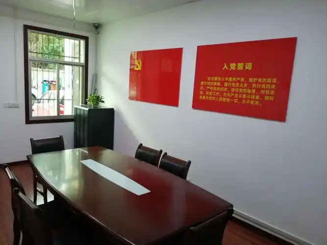 小寨路街道建立"同志式"谈话室