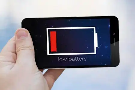 智能手机与电池电量低照片