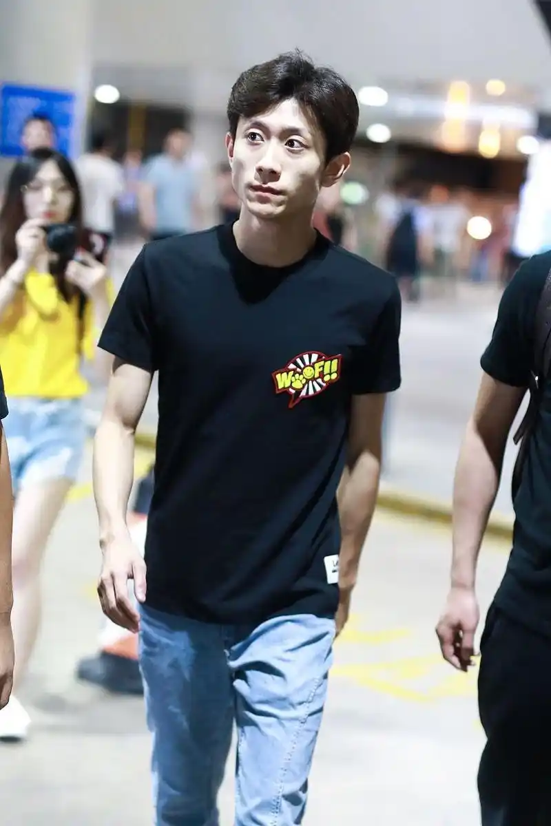 张一山瘦成大头娃娃# 近日,关于张一山的健康状况备受关注,有网友晒