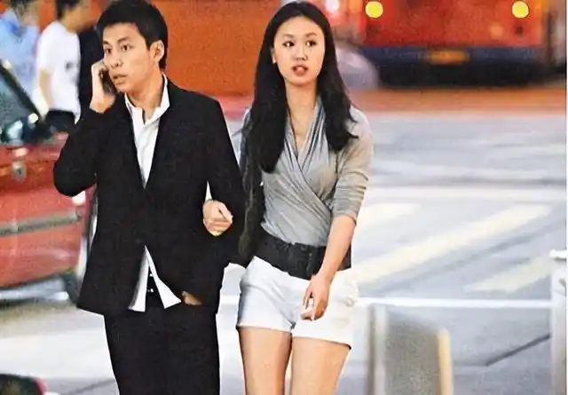 朱玲玲的烦恼二儿子霍启山39岁未婚小儿子霍启仁34岁游戏人间