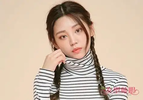 一点点的扎长发技巧增添一点点的女生品味_发型师姐