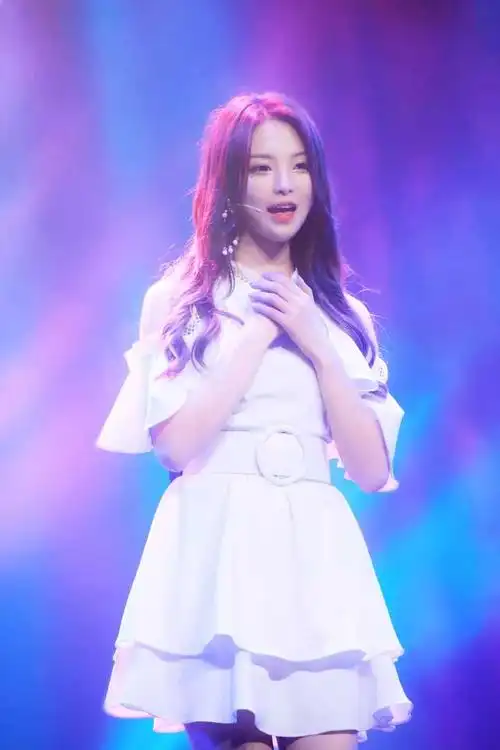 如何评价火箭少女101成员杨超越12月1日成都首唱会的表现?