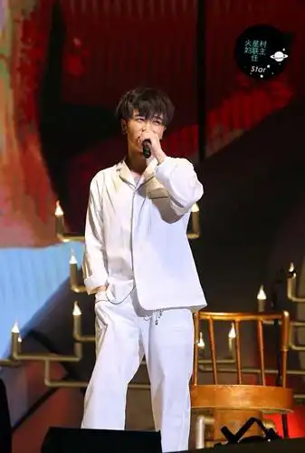 2014华晨宇2014华晨宇火星演唱会 - 北京站_高清图片大全-爱豆app