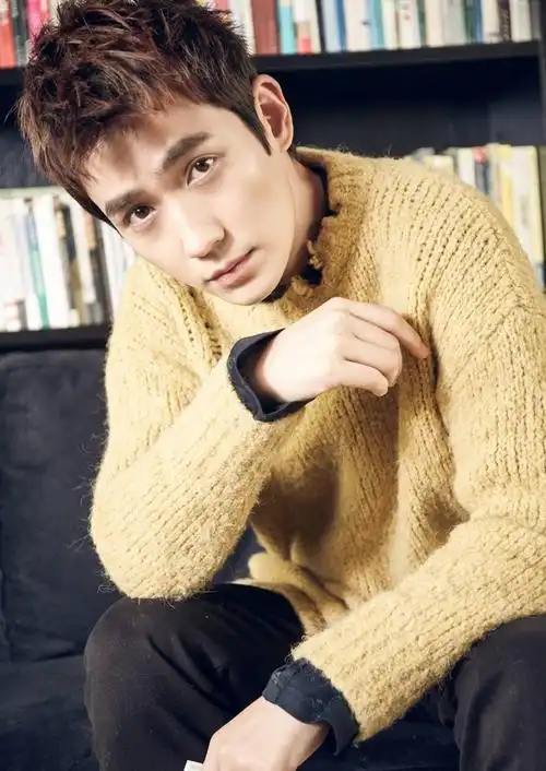 朱一龙短发造型洋溢着青春的气息,蓬勃的少年感仿佛要溢出屏幕!