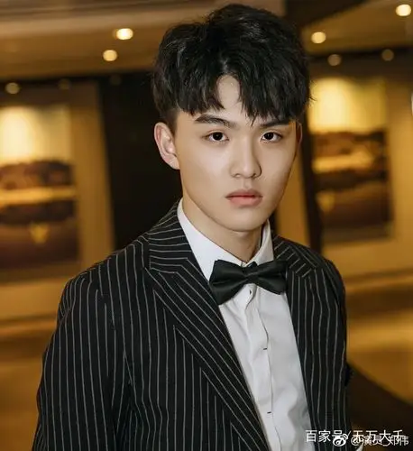 最完美的4张00后男星脸,陈立农绝对是最帅的!