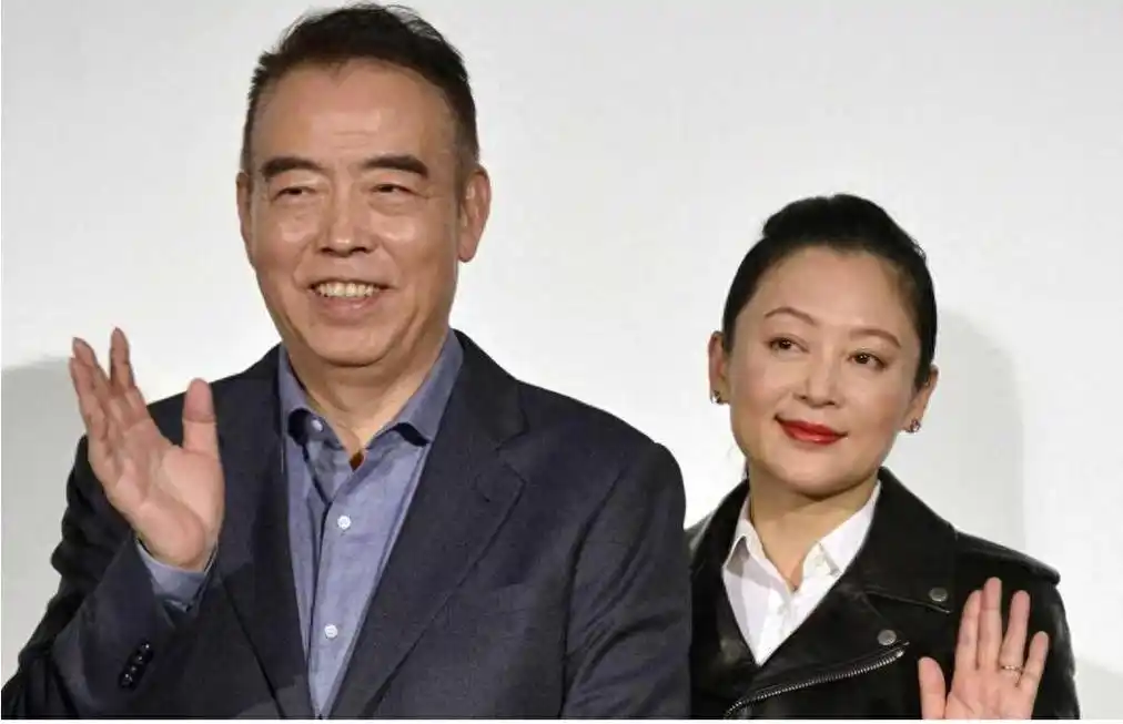 陈凯歌的感情生活可以说是一波三折,他曾经历过三次婚姻和多段恋情,每