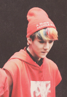 最喜欢世勋的彩虹头了,这娇羞也是没谁了 exo 吴世勋