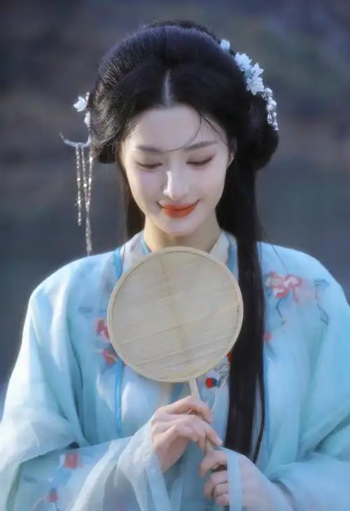 王楚然古装提灯古风美人惊艳时光与你共度佳节