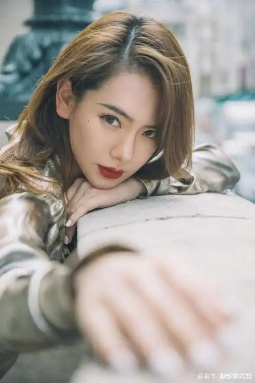 这4位女明星长着中国人的脸,其实是混血儿!李小璐着实令人吃惊