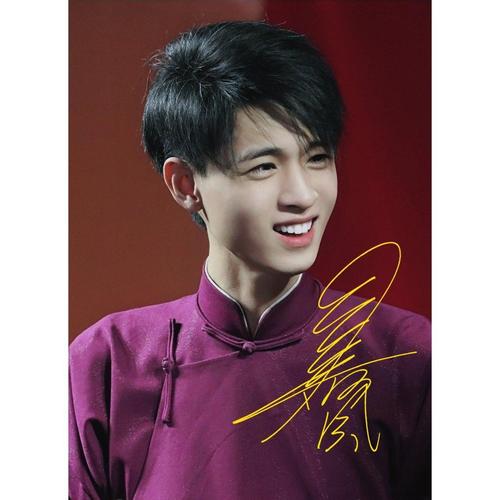 6寸    秦霄贤    亲笔签名照片39号