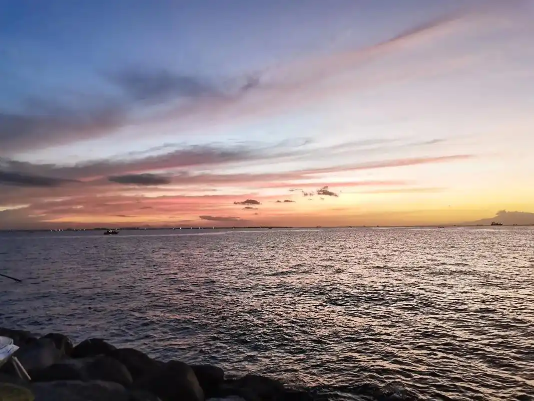 一生负气成今日,四海无人对夕阳.#菲律宾 #海景 #夕阳 # - 抖音