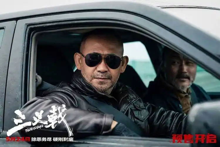 同名电视剧斩获7.5分,知名导演操刀,一众戏骨坐镇,情节是亮点