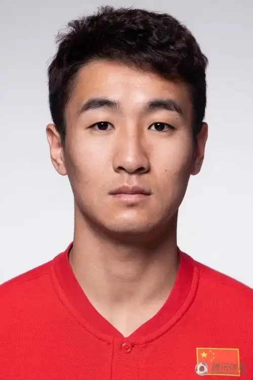 国足最新大头照来啦 艾克森笑开怀谁的脸最小?