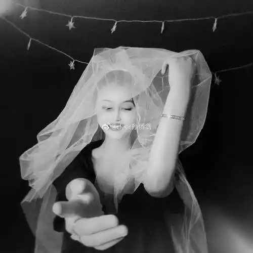 原创孙侨潞去世97天妈妈海上撒满花瓣祭扫疑证实女儿为海葬无墓地