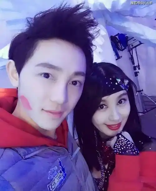 李菲儿新综艺又遭吐槽:本手握王炸,错失黄晓明后为何越混越差?