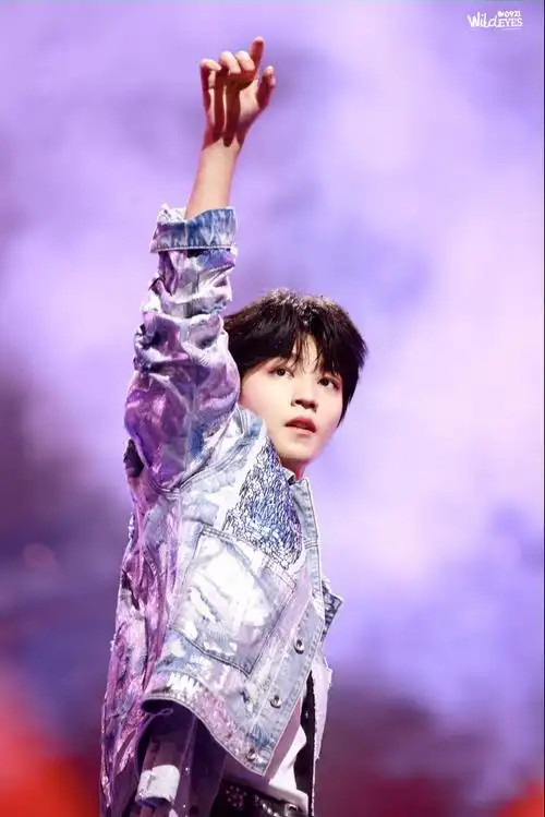 王俊凯超话#王俊凯江苏卫视跨年##11个王俊凯#江苏卫视跨年演唱会新年