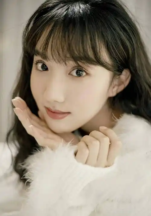 苏晓彤时尚写真:呆萌可爱,甜美靓丽