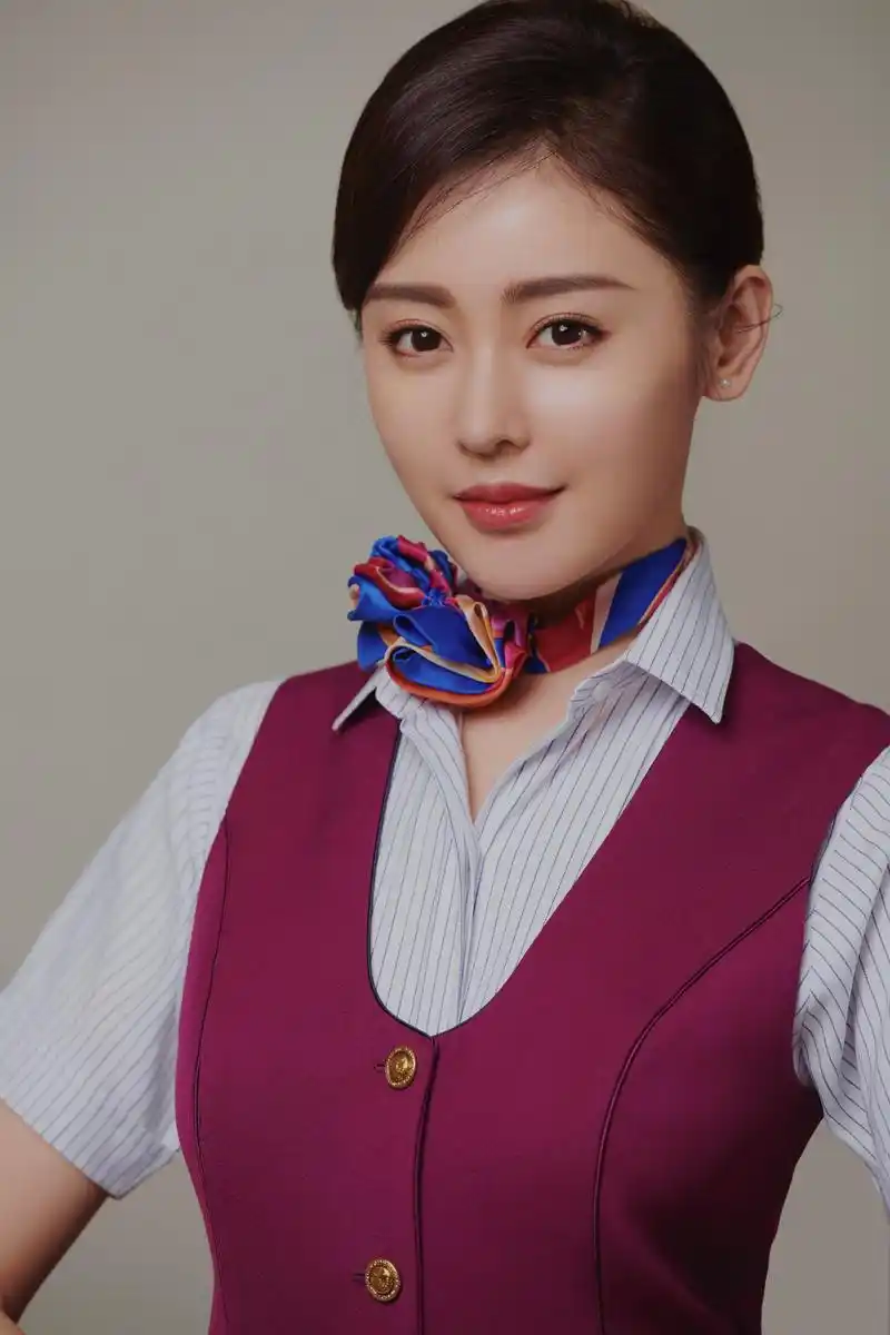 《中国机长》剧组现身电影节红毯,张天爱才是真的"直男斩"吧?