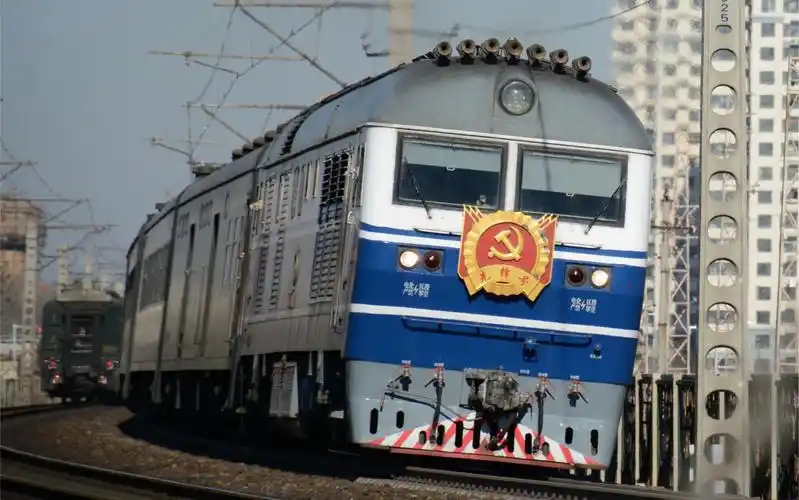 先锋号df11-0128牵引京德快速k7729/k7730进出沧州站