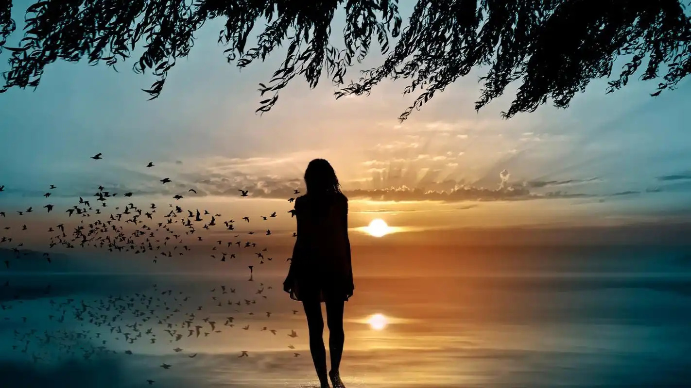 唯美夕阳下的女孩剪影高清电脑桌面壁纸