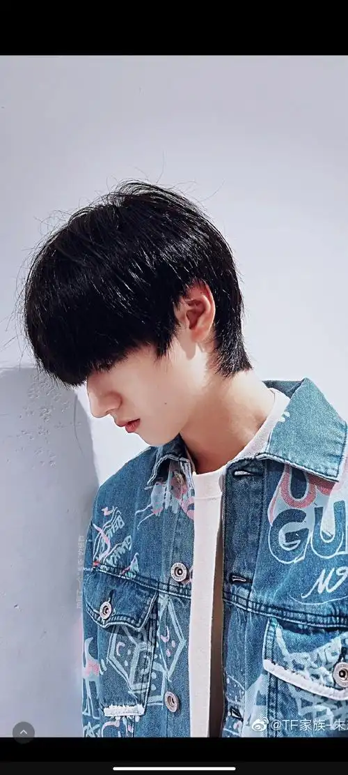 期待新发型#朱志鑫晒侧颜照#@tf家族-朱志鑫