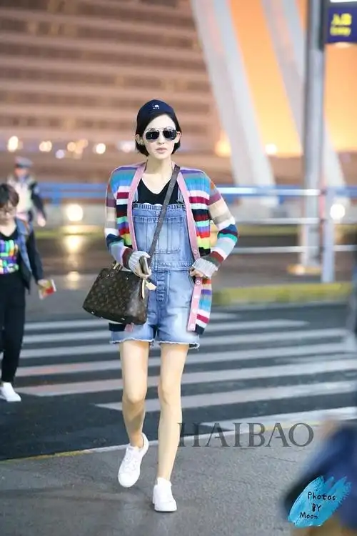 一口气看完古力娜扎最新街拍造型 还有时髦服饰包包 真是美翻天