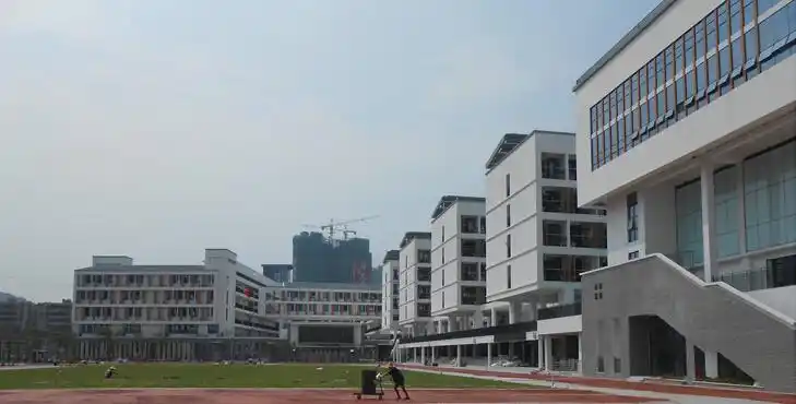 祝贺我公司监理的深大附中高中部工程顺利竣工移交