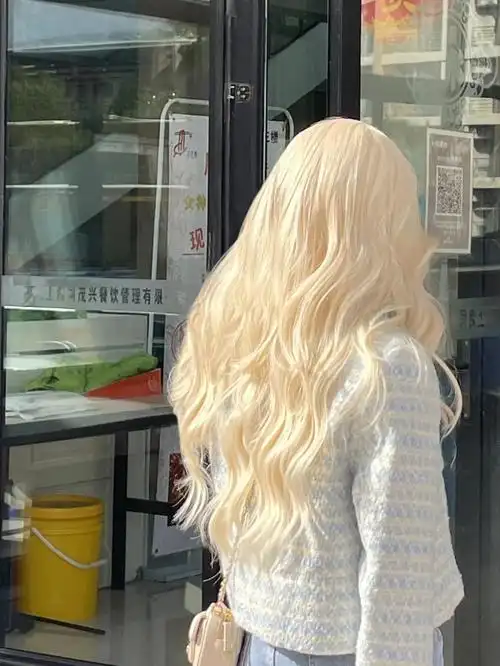 的路上就有好几个路人忍不住回头看我6565头发是漂到了9度偏10度