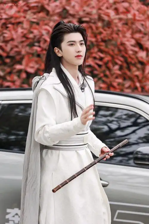 蔡徐坤跑男白衣造型好绝陌上人如玉公子世无双