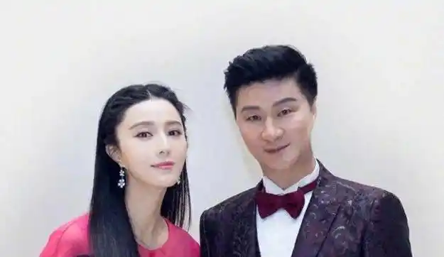 范冰冰72岁父亲引争议,试图亲吻新娘未果|范涛|范丞丞|洪金宝_网易