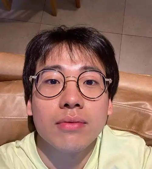 演员许魏洲宣布结婚,未公布女方身份,出道多年几乎无绯闻