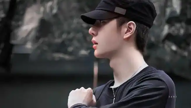 美貌哥哥@uniq-王一博#王一博的考古日常