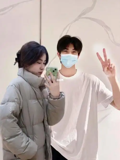 和男朋友的第一张合照感觉我们不太熟