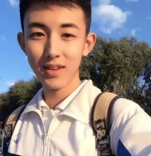 初中生发型标准出炉男生发型玉树临风女生却很难接受