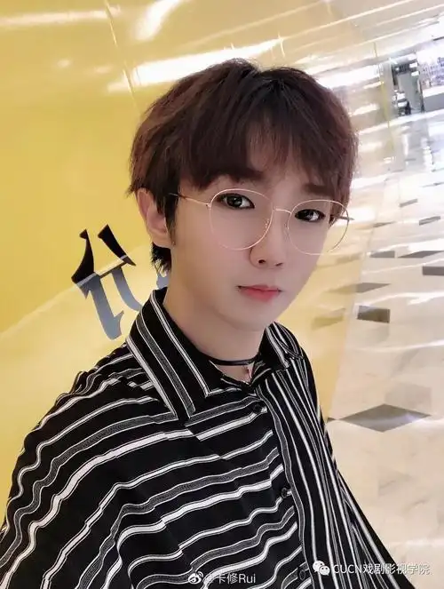 卡修微博id@卡修rui希小白微博id@coser希小白灿灿微博id@can_yh海疼