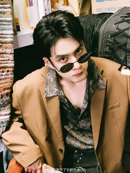 韩东君西装暴徒